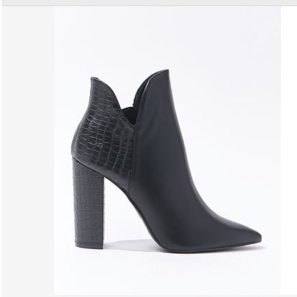 Qupid faux crocodile ankle boots